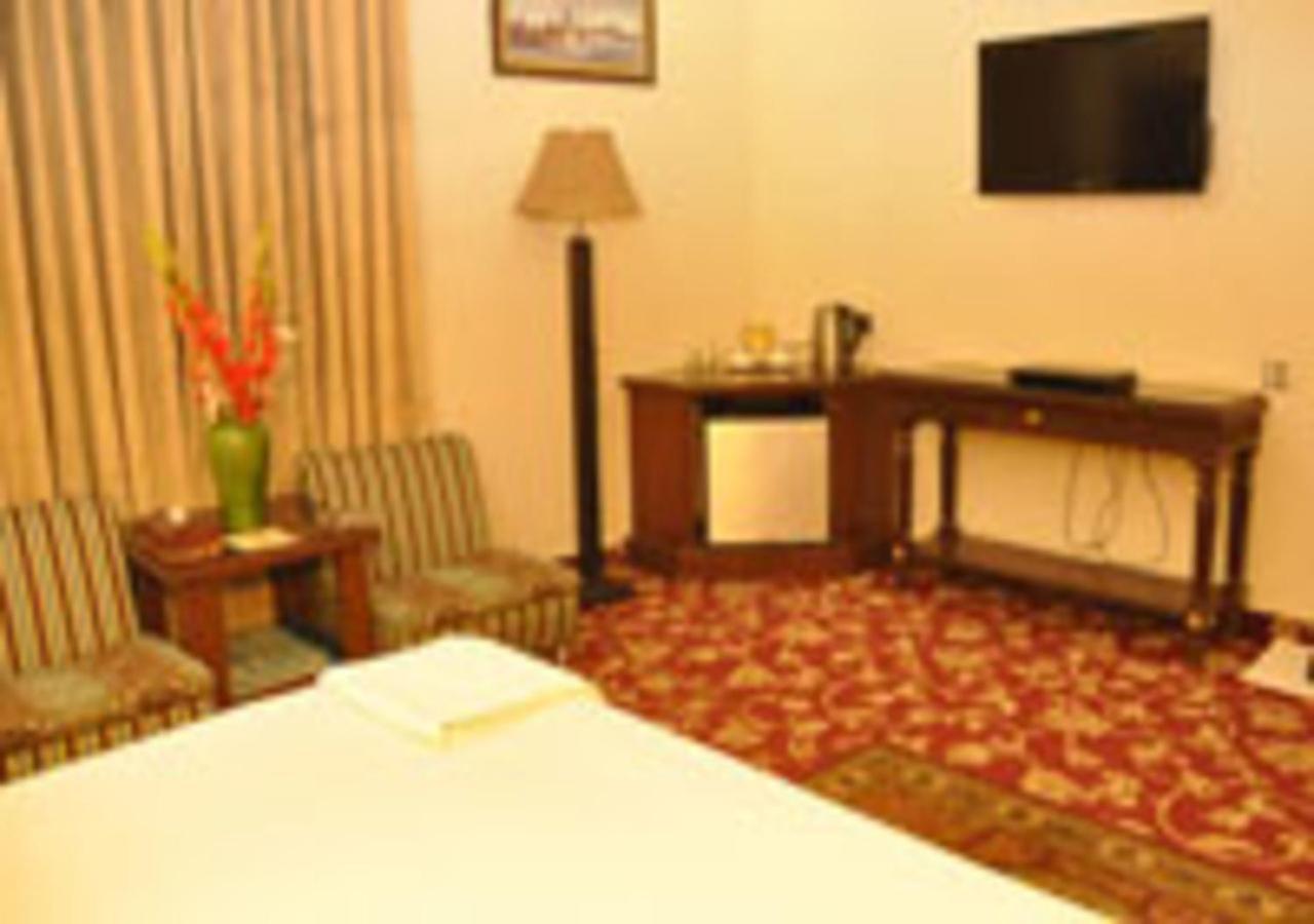 Rajone Hotel Fajsalabad Zewnętrze zdjęcie