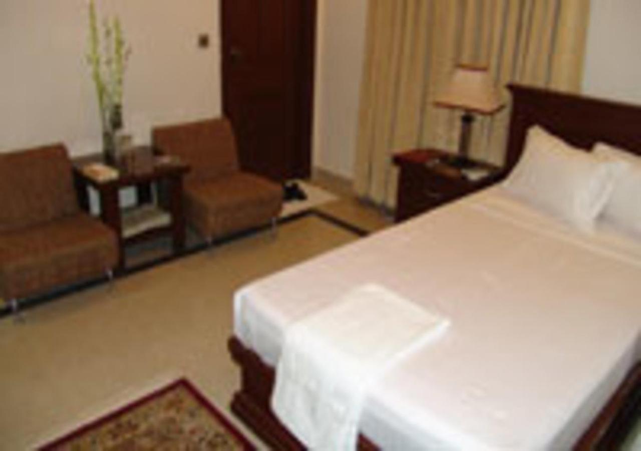 Rajone Hotel Fajsalabad Zewnętrze zdjęcie